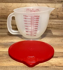 VINTAGE TUPPERWARE MIX N STORE MEASURING MIXING CUP W/POUR LID - 8 CUP - 2 QT