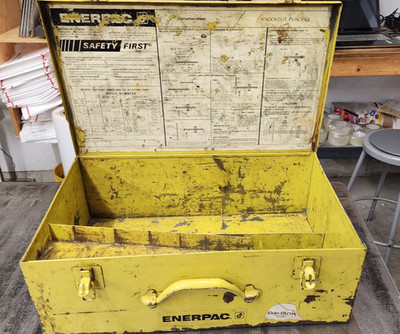 Enerpac Hydraulic Knockout Punch Die METAL BOX ONLY .  Good Handle & Latches