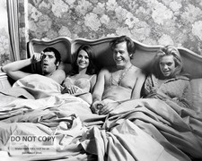 NATALIE WOOD & ROBERT CULP IN "BOB & CAROL & TED & ALICE" - 8X10 PHOTO (SP-398) NATALIE WOOD & ROBERT CULP IN "BOB & CAROL & TED & ALICE" - 8X10 PHOTO (SP-398)