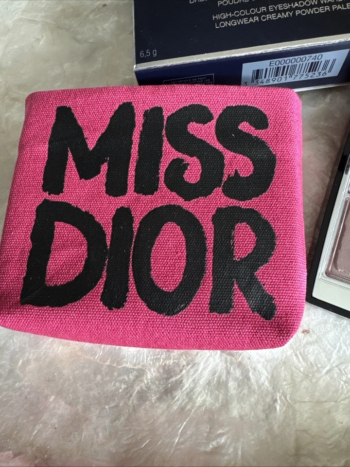 Diorshow 5 Couleurs LIMITED EDITION MISS DIOR GRAFFITI LOGO 862 SHOCKING PINK - Image 3 of 4