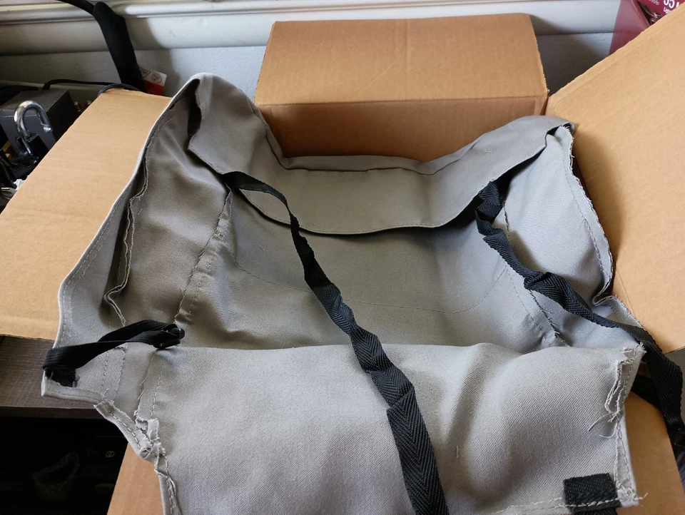 Cubierta de asiento con canastilla delantera 50/50 Coverking Custom Fit modelos Saturn SC2 seleccionados Foto 4 de 4