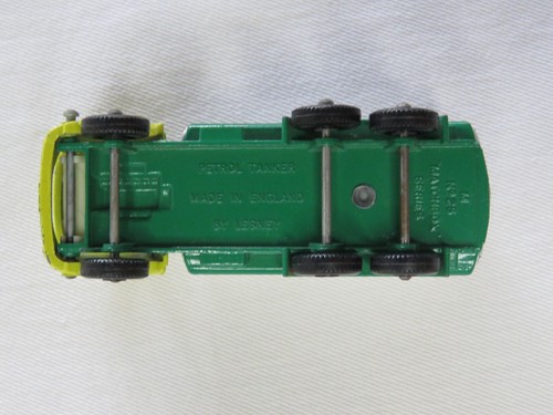 Vintage 1964 Lesney Matchbox #25 Petrol Tanker BP cab opens Made in England - Picture 7 of 7