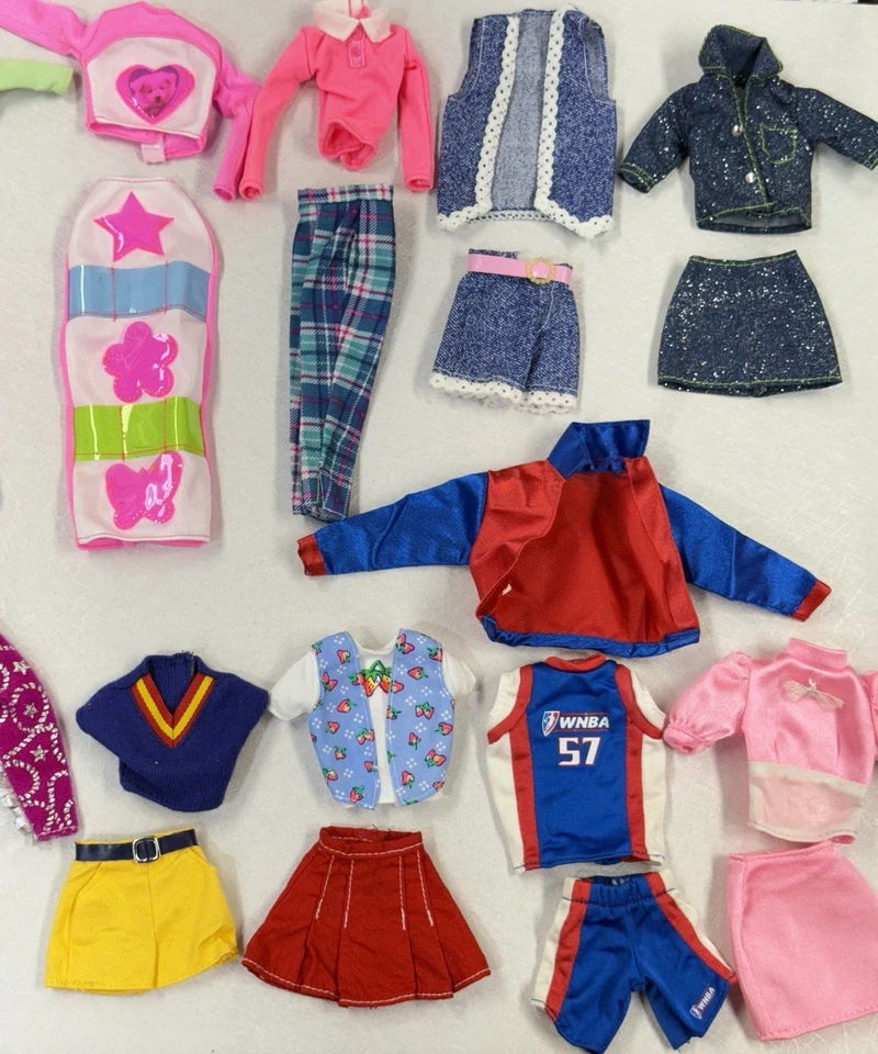 13 conjuntos a juego de muñecas Barbie de la década de 1990 juegos de parte superior e inferior 27 piezas usados en excelente estado Foto 4 de 4