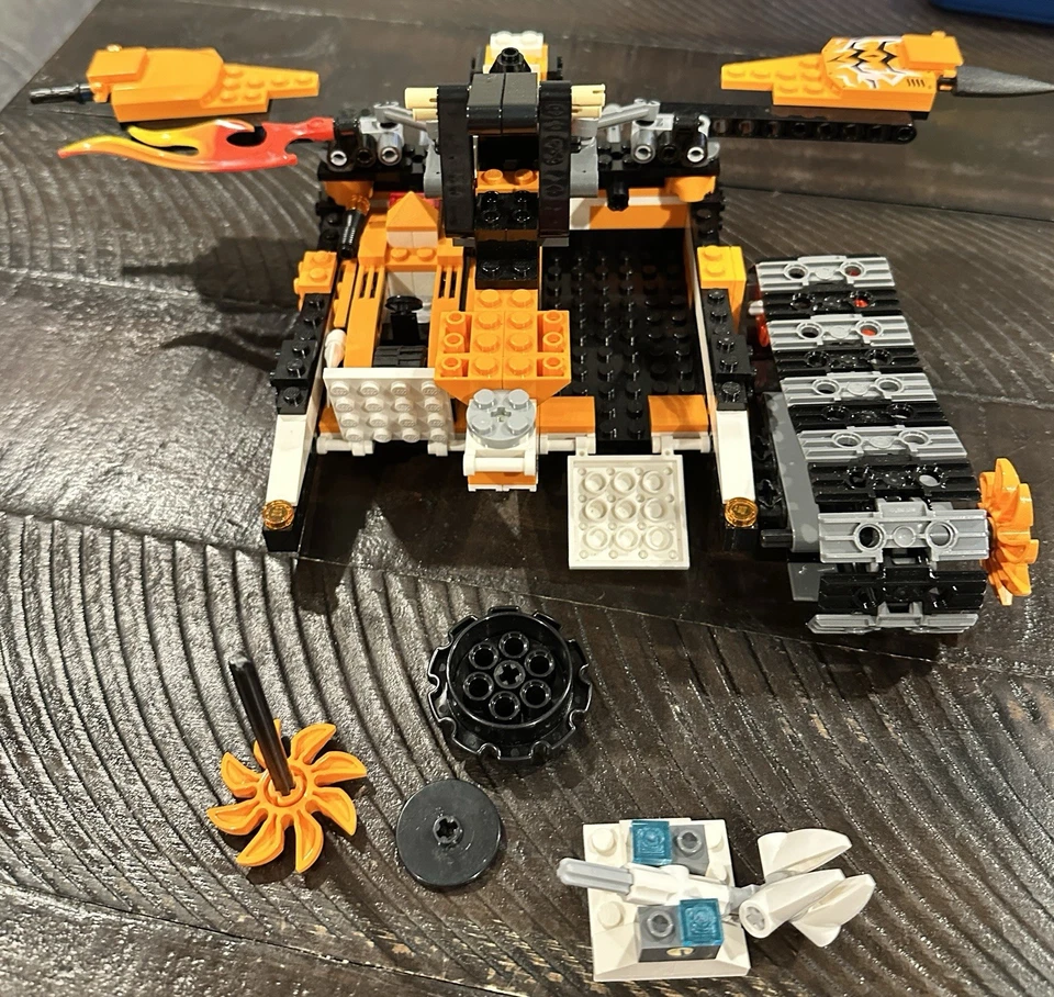 LEGO LEGENDS OF CHIMA: Tiger's Mobile Command (70224) Partial Build - See Descri - Image 3 of 4