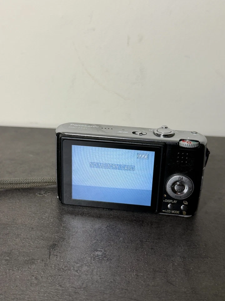 Panasonic LUMIX DMC-FX07 7.2MP Compact Camera WORKING, NO BATTERY, POOR CONDITI, photo 3 of 5