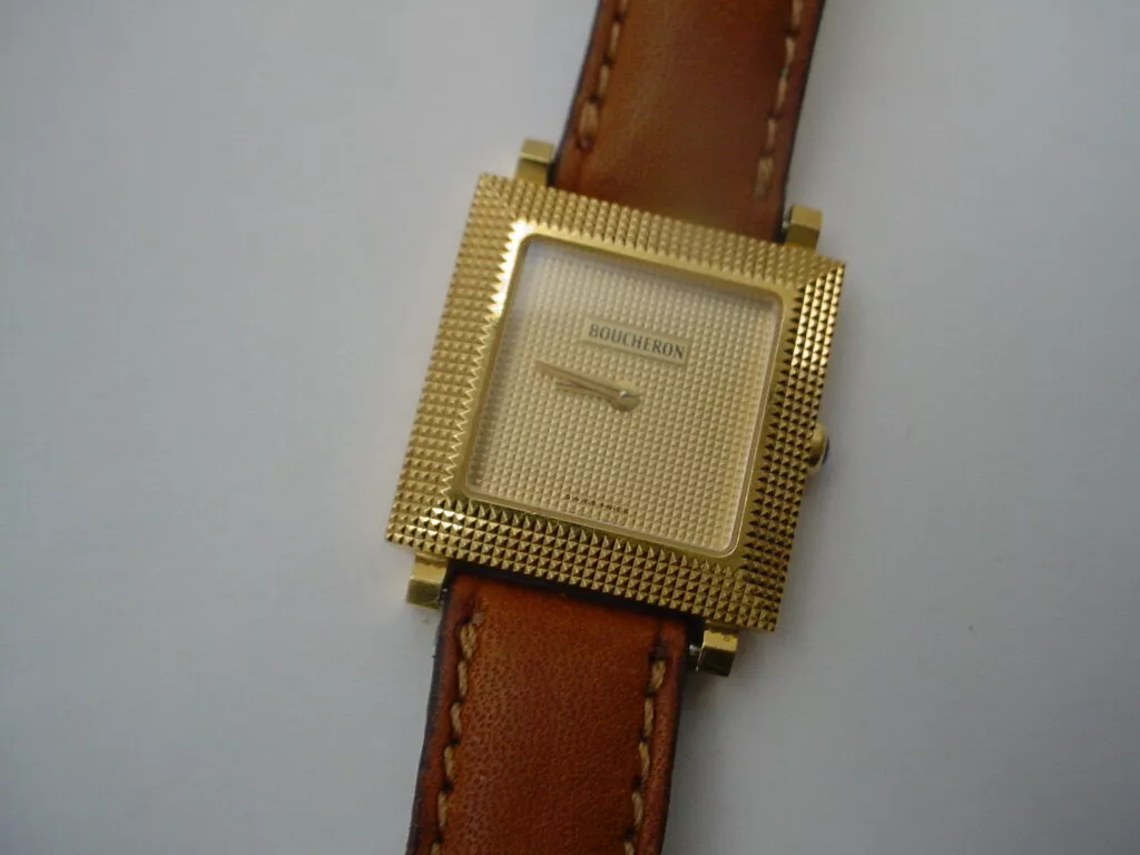 Outstanding 18K Gold Boucheron Hobnail Wide Bezel. eBay