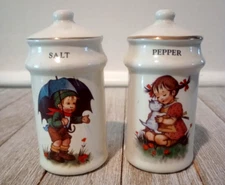 Vintage J.S.N.Y Salt & Pepper Shakers Gold Trim Made in Taiwan