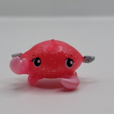 Hatchimals CollEGGtibles Series 1 Glittering Garden, Red Crab. 