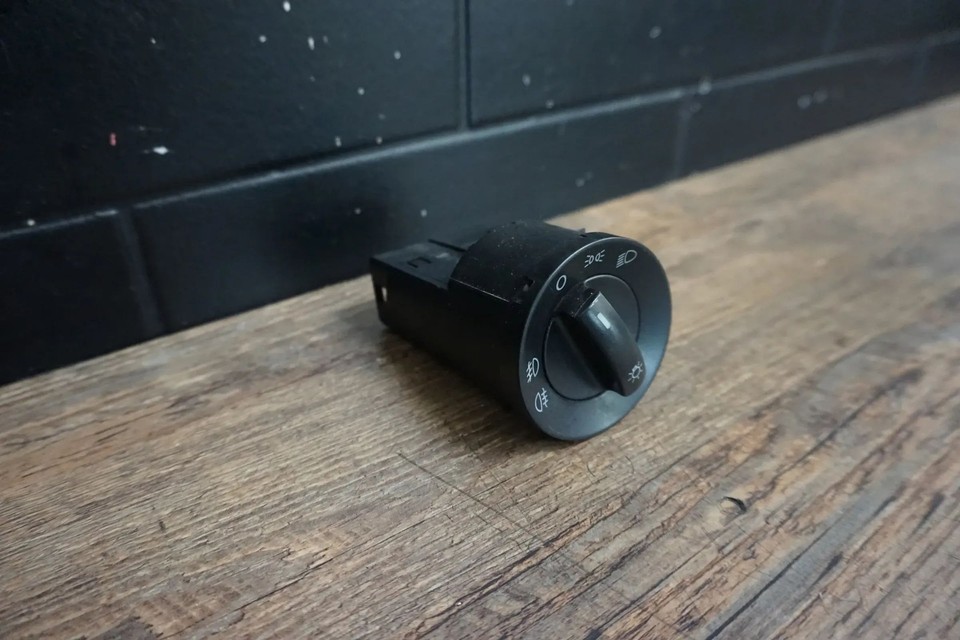 Light switch suitable for VW Caddy 3 Polo Sharan Transporter T5