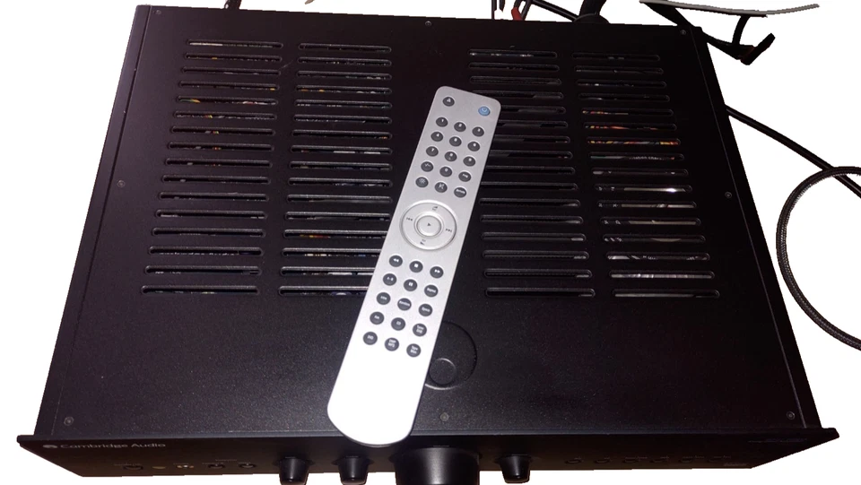 Verstärker Cambridge Azur 640 A  V 2.0 Mit Fernbedienung 2 x 120 Watt  - Bild 2 von 4