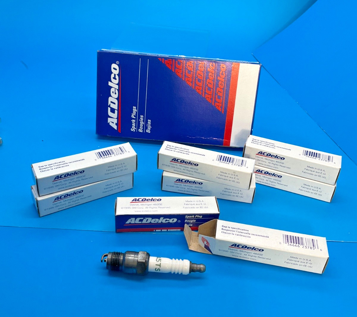 Vintage ACDelco R45TS Spark Plugs NOS Lot of 8 GM Chevy Pontiac Oldsmobile Buick