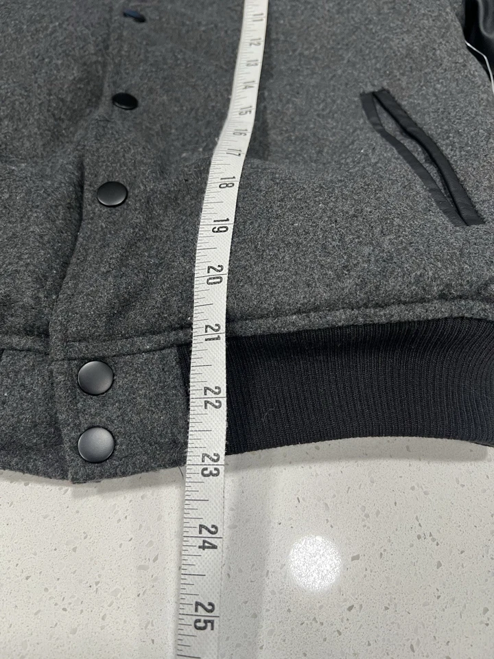 NUEVO CON ETIQUETAS Raiders NFL Team Apparel Ultra Game Chaqueta de Cuero Negra Niños XL, Hombres Pequeña Foto 3 de 4