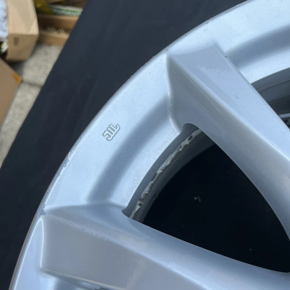 Llanta de 10 radios plateada G37 Infiniti 2011-2013 OEM 18"x8j rueda Enkei Foto 4 de 4