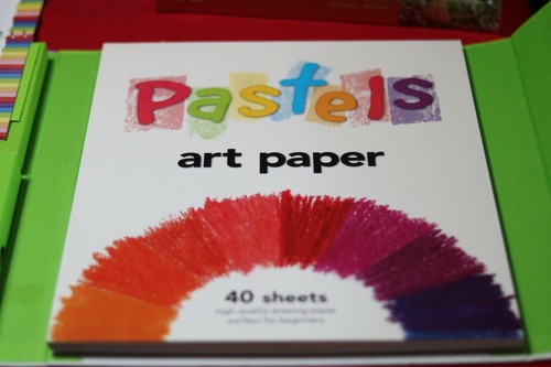 Petit Picasso - Libro Pasteles para Jóvenes Artistas - Caja de Especias - NUEVO - Imagen 6 de 7