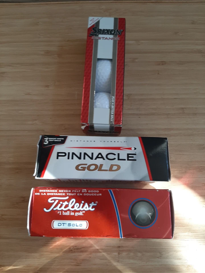 1 x pelotas de golf Titleist DT Solo, 1 x Pinnacle Gold, 1 x distancia Srixon Foto 2 de 4