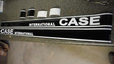 CASE INTERNATIONAL 685 DECALCOMANIE TRATTORE. TUTTE LE DECALCOMANIE SUL CAPPUCCIO. C-DETTAGLI E FOTO