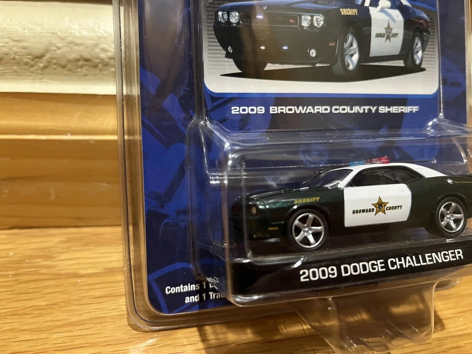 GREENLIGHT HOT PURSUIT 2009 DODGE CHALLENGER BROWARD COUNTY SHERIFF RARE HTF NIB - Image 4 of 4