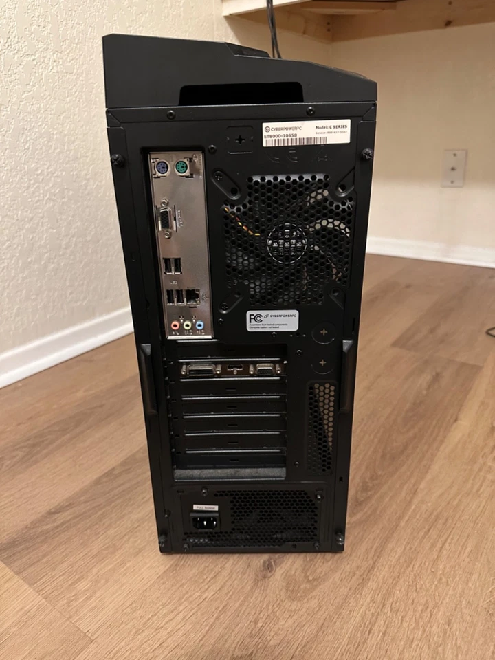 PC para juegos Cyberpower serie C + accesorios Foto 3 de 4