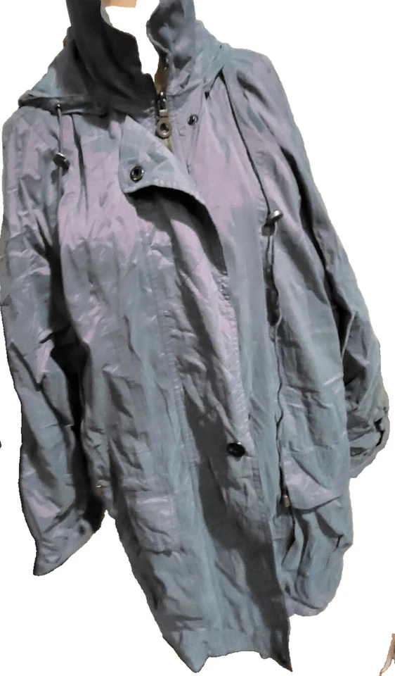 Cortavientos London Fog Color Shift azul púrpura talla M capucha larga con cordón Foto 2 de 4