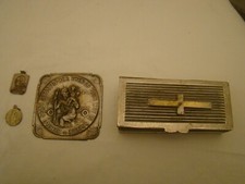 Petite boite à médailles religieuses+ plaque et deux petites médailles   #1320#