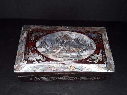 Vintage Chinese Vietnamese Hardwood and Mother of Pearl box - Picture 19 of 24