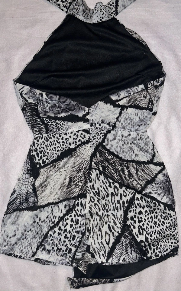 Kurzer Overall Neckolder Mit Rock Überschlag Frauen Von Bohoo 42 Rückenfrei Grau - Bild 4 von 4