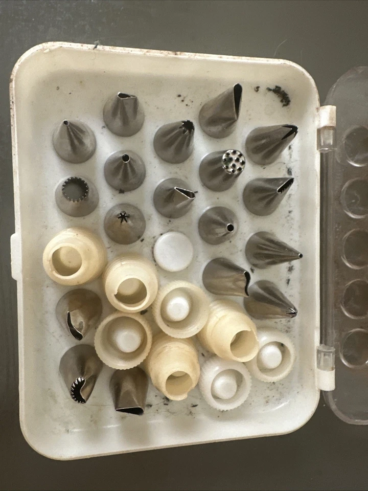 Juego de puntas para decoración de pasteles Wilton con clavo de flores, 18 piezas con acoplador de glaseado Foto 2 de 4