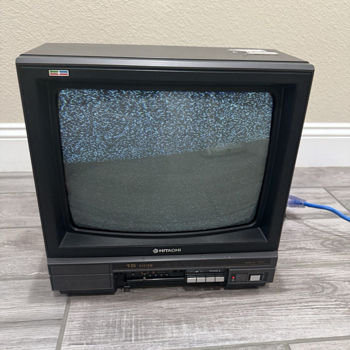 1987 Hitachi CMT1410 14” Color TV Retro Gaming - No Remote