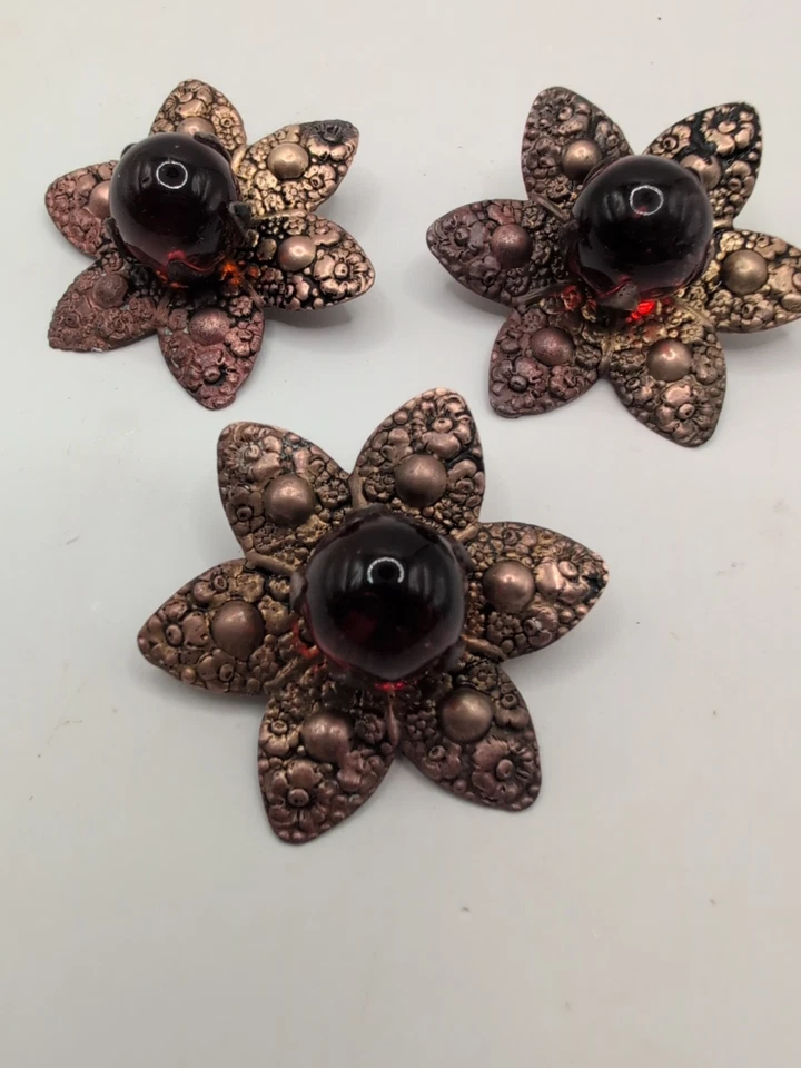 Antique Copper & Red Glass Star Shaped Buttons - Image 3 of 4