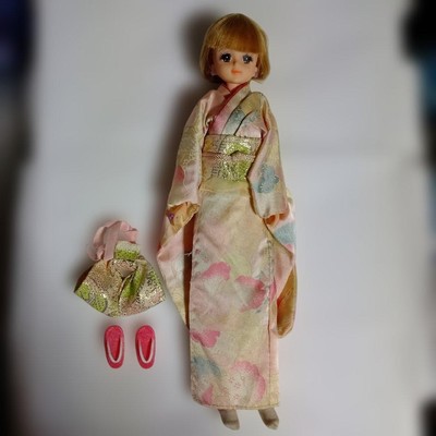 Retro Jenny in kimono drawstring bag/sandals/footbags/earrings/ring #e7febb