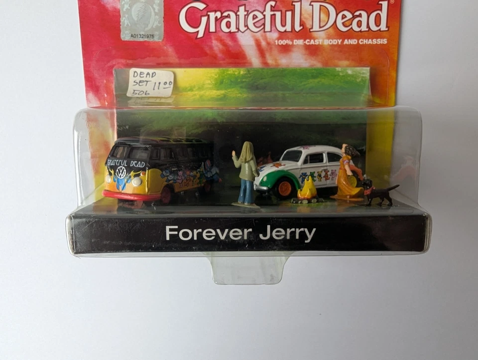 Johnny Lightning Grateful Dead Forever Jerry VW Bus and Bug Diorama - Image 3 of 4