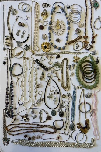 Large Vintage Estate Costume Jewelry Lot Of 104 Pieces 3.75 lb Ring Bracelet+ #2