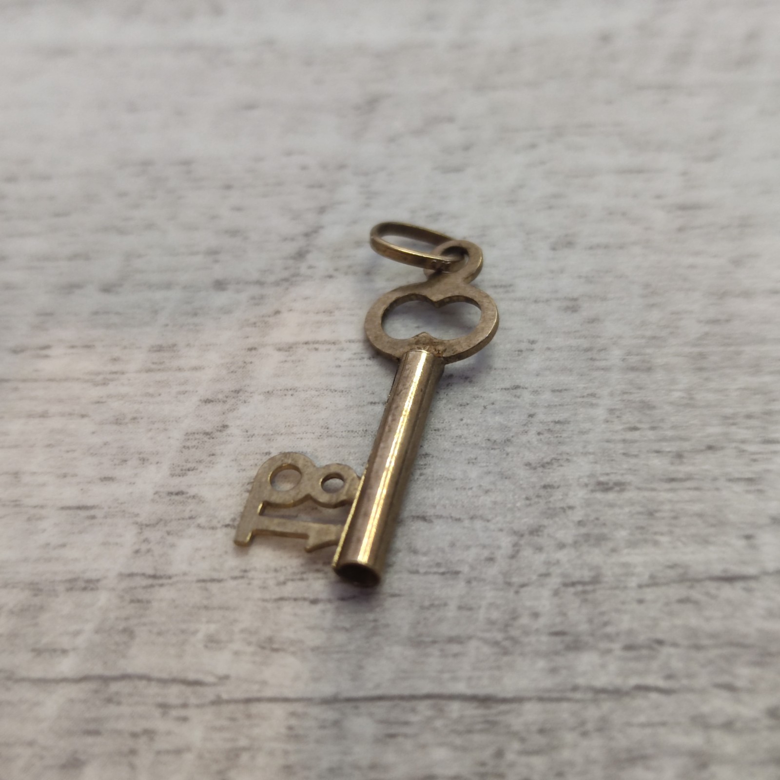 9ct Yellow Gold Key 18 Pendant 375 Stamped Size: 29mm x 9mm image 5