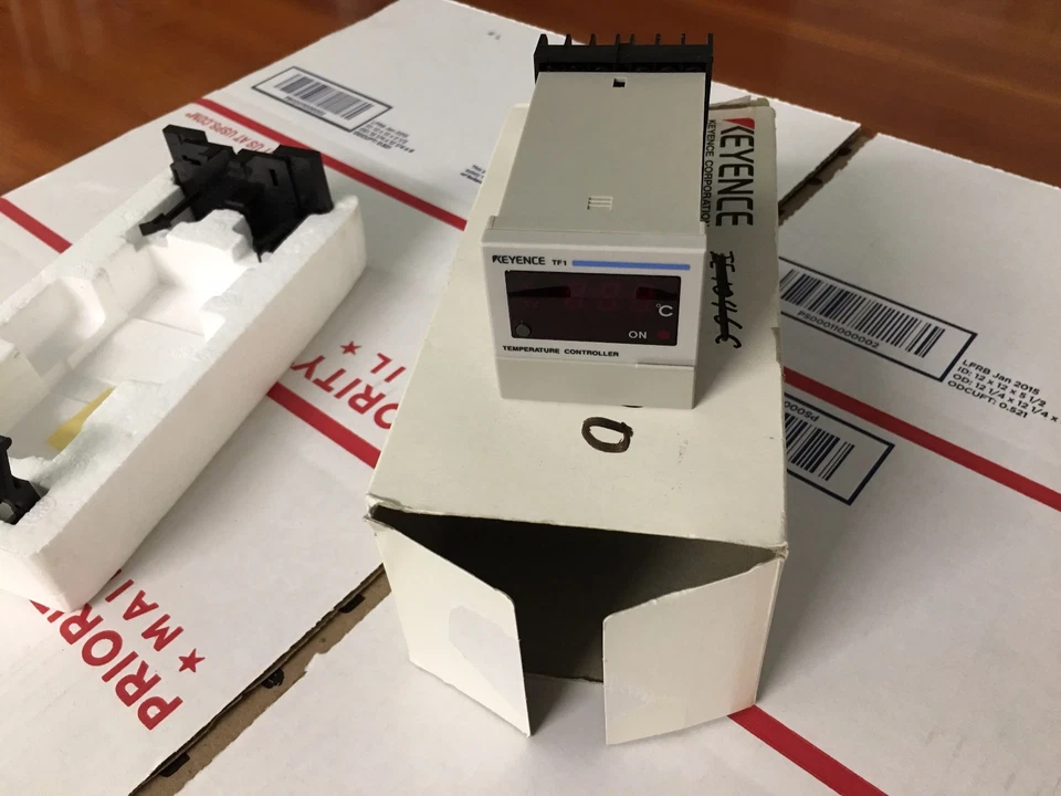 KEYENCE TF1-11 TEMPERATURE CONTROLLER, NEW, 2 AVAILABLE, WARRANTY - Image 2 of 4