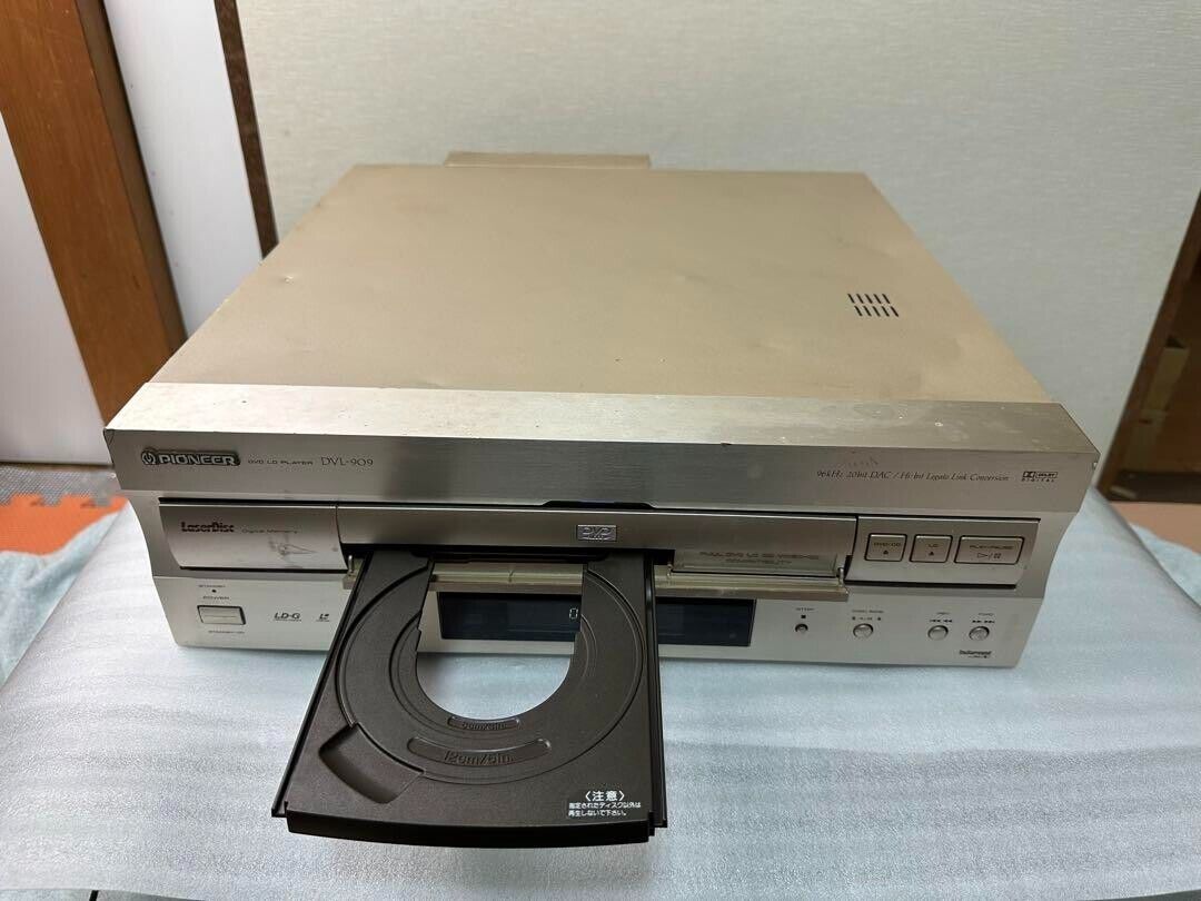 Pioneer DVL-909 LD / DVD / CD Laserdisc Player Operation Pioneer DVL-909 LD / DVD / CD Laserdisc Player Operation