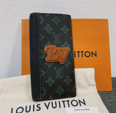 Louis Vuitton Brazza Wallet M81807 green long wallet Leather Patch