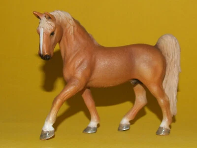 17) Schleich Schleichpferd Tennessee Walker Hengst 13631 - Bild 1 von 4
