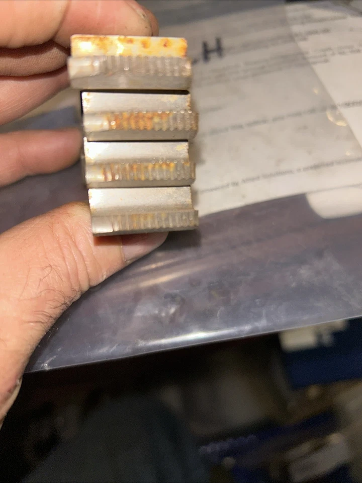 Oster 300 HS Die Set Left Hand 3/8-16 Bolt - Image 4 of 4