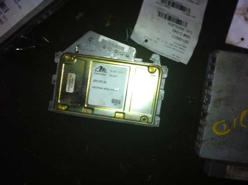 1993 Cadillac Deville chassi ECM ABS modelo coluna de direção direita - Imagem 2 de 4