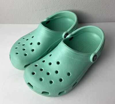 crocs classics clogs Women display picture 2