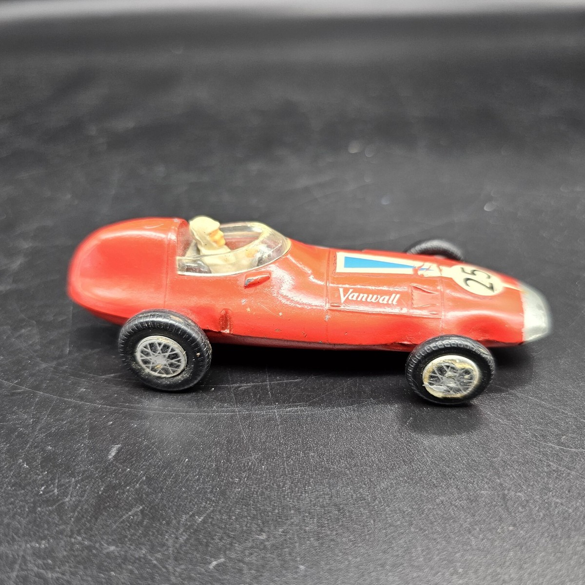 ミニカー CORGI TOYS 150S vanwall formula1 eyJidWNrZXQiOiJ6b2d6LWVjb20uZG