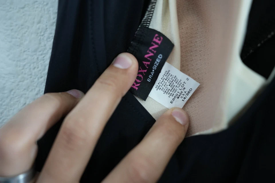 Винтажный цельный купальник Roxanne черное золото геометрический 14/36/D 14 36 D США - Изображение 3 из 4