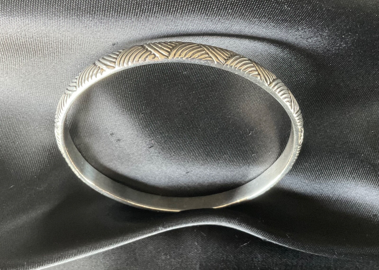 Elegant Silver Bangle Bracelet for Women-image