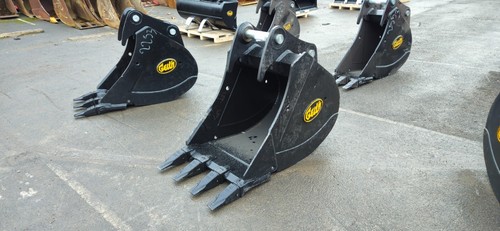 750mm Digging Bucket w/ 65mm Pins - New - Price £1090.00 + VAT @ 20% - B892 - Picture 1 of 5