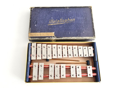 Metallophon Xylophon Vintage Metallophon Set chromatisch  2-reihig beschriftet