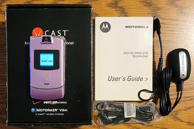 【通電確認済】MOTOROLA RAZR V3 ＆ C100M 希少付属品セット Motorola RAZR V3m - Pink and Silver ( Verizon ) Very Rare Flip