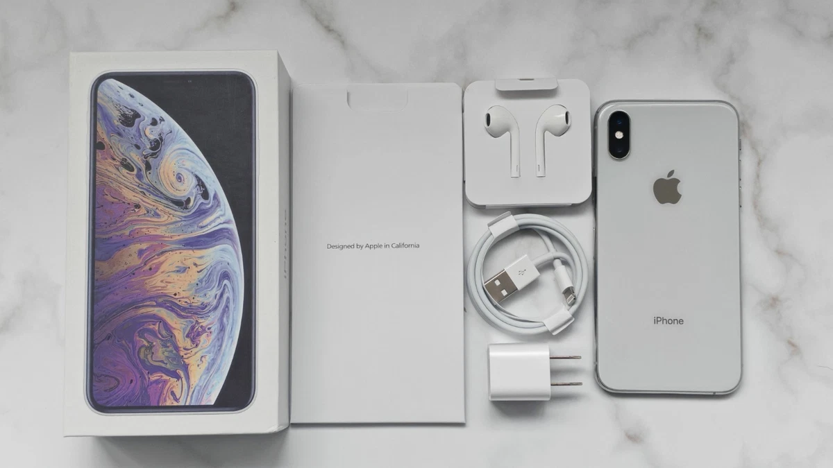 Apple iPhone XSシルバー 本体 256g Apple iPhone Xs, 256GB, Silver - Fully Unlocked (Renewed) : Amazon