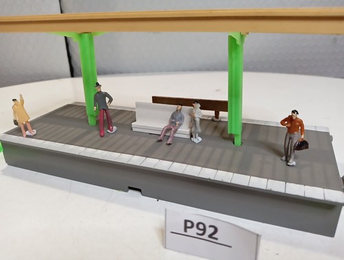 Hornby R460 Platform Sect. & Canopy + Spare supports/Seat/ +Extras. My Ref.P92. - Picture 11 of 16