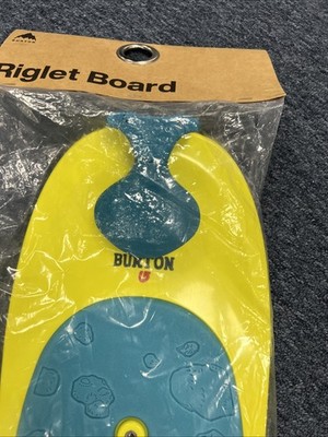 Burton Kids' Riglet 90cm snowboard mounted with Burton Riglet reel