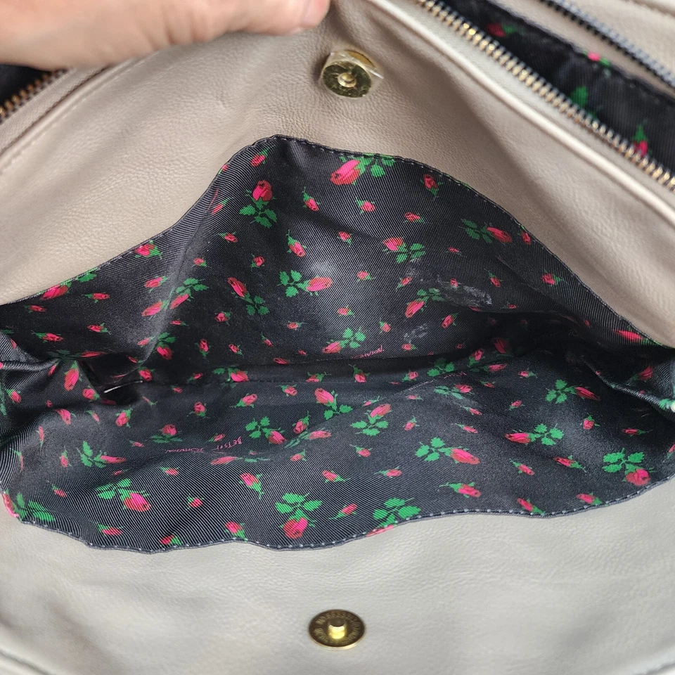 Bolso de Mano Betsey Johnson Acolchado Tostado Bolso de Mano Cartera Lazo Cadena Dorada Grandes DEFECTOS Foto 4 de 4